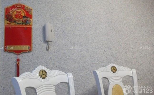 圖片不清楚，可分享的心是有的，也是最重要的。 背景墻是我們自己畫(huà)的，不是什么大作，但是自己動(dòng)手的成就感是不一樣的哦。 實(shí)際效果是綠點(diǎn)點(diǎn)的，手機(jī)像素怎么拍都不行，以后有時(shí)間，我借個(gè)相機(jī)拍一下，然后再傳上來(lái)讓大家看個(gè)夠。 床是以前的舊床了，也不太搭配，下個(gè)月準(zhǔn)備換掉，各位朋友給我推薦一下。