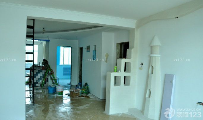 油漆部分就是我們最重視的一項，整個油漆都是我們親自挑選的，價格雖然是貴一點(diǎn)，不過為了整個家庭的健康，我們也是下了決心的。