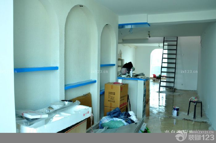 油漆部分就是我們最重視的一項，整個油漆都是我們親自挑選的，價格雖然是貴一點(diǎn)，不過為了整個家庭的健康，我們也是下了決心的。