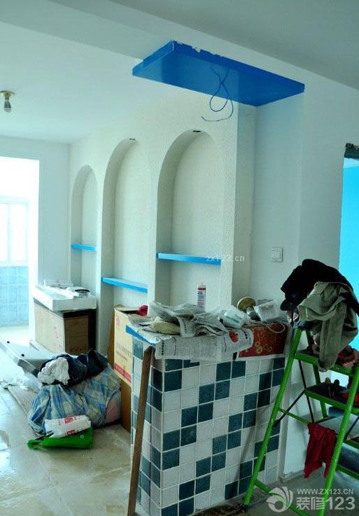 油漆部分就是我們最重視的一項，整個油漆都是我們親自挑選的，價格雖然是貴一點(diǎn)，不過為了整個家庭的健康，我們也是下了決心的。