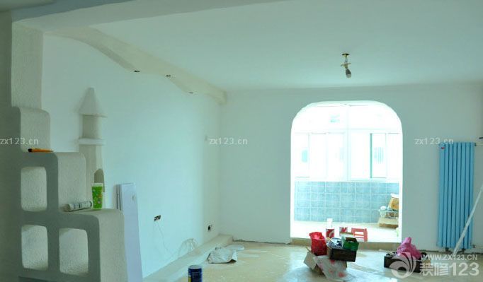 油漆部分就是我們最重視的一項，整個油漆都是我們親自挑選的，價格雖然是貴一點(diǎn)，不過為了整個家庭的健康，我們也是下了決心的。