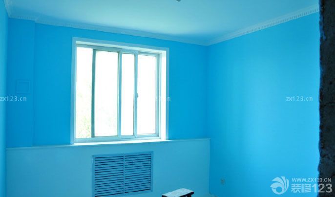 油漆部分就是我們最重視的一項，整個油漆都是我們親自挑選的，價格雖然是貴一點(diǎn)，不過為了整個家庭的健康，我們也是下了決心的。