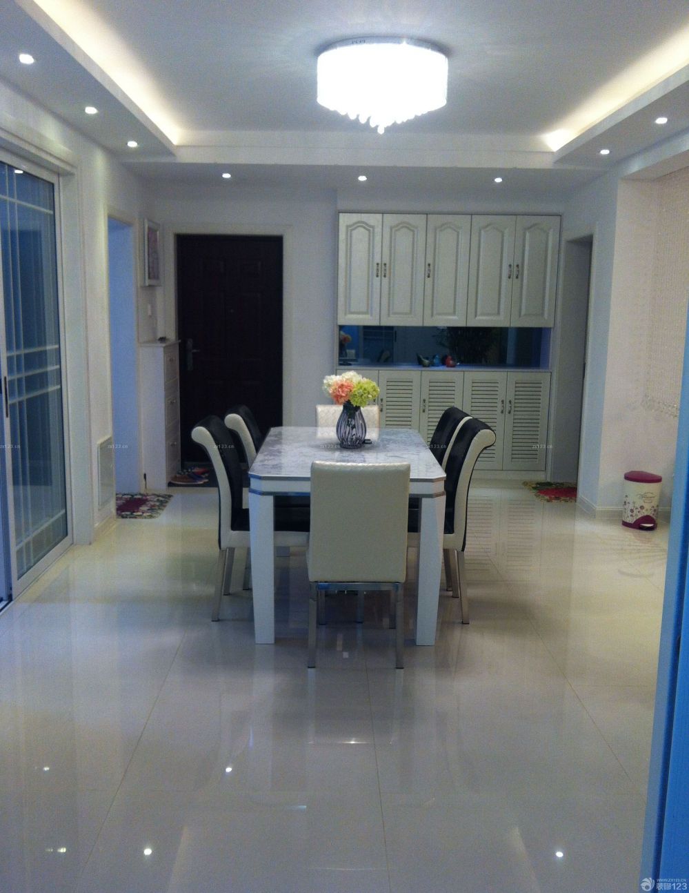 終于等到你，我的新家，看著裝修出來的新家，腦袋里面浮現(xiàn)的就是之前裝修的場景，那樣的辛苦，勞累的樣子還在眼前浮現(xiàn)，不過能夠住得舒服一點(diǎn)，這樣的累也是值得的。我們更多的時(shí)候是從細(xì)節(jié)上驗(yàn)收，所以才有這樣的效果。