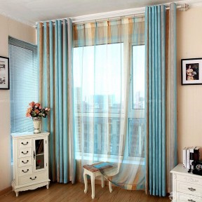 欧式风格卧室条纹窗帘装修案例