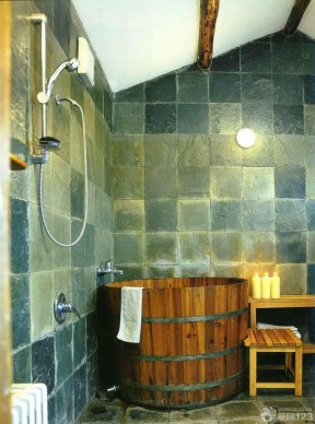 木质浴盆 阁楼浴室