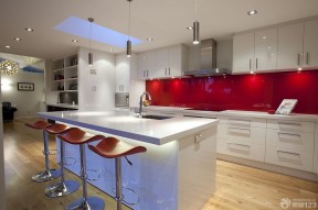 红色壁纸 厨房设计