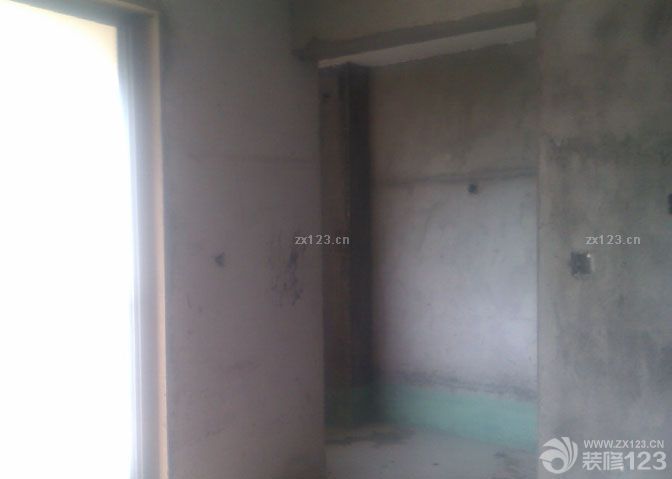 拿到鑰匙就迫不及待的聯(lián)系了裝修公司，對未來新家的構(gòu)思和設計一直都是秉著自己喜歡的地中海風格去打造的。所以在整個裝修的時候，自己不敢怠慢。