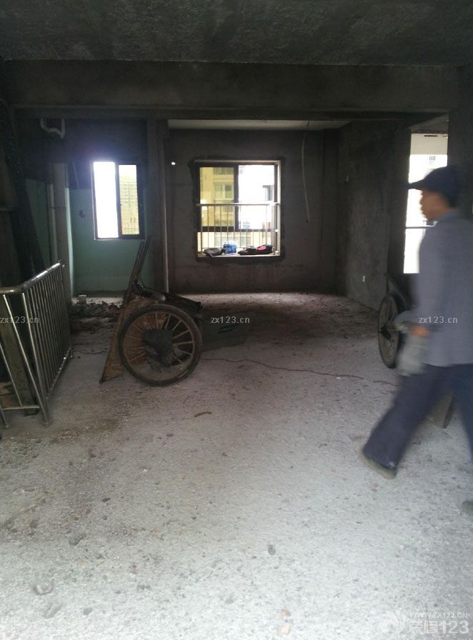 拿到鑰匙就迫不及待的聯(lián)系了裝修公司，對未來新家的構(gòu)思和設計一直都是秉著自己喜歡的地中海風格去打造的。所以在整個裝修的時候，自己不敢怠慢。