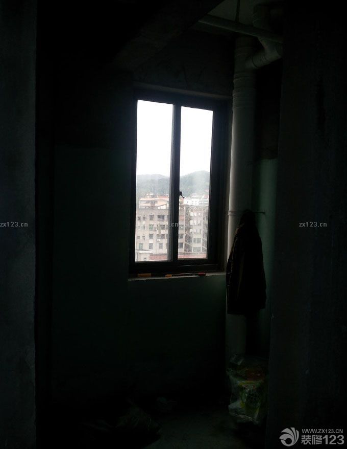 拿到鑰匙就迫不及待的聯(lián)系了裝修公司，對未來新家的構(gòu)思和設計一直都是秉著自己喜歡的地中海風格去打造的。所以在整個裝修的時候，自己不敢怠慢。