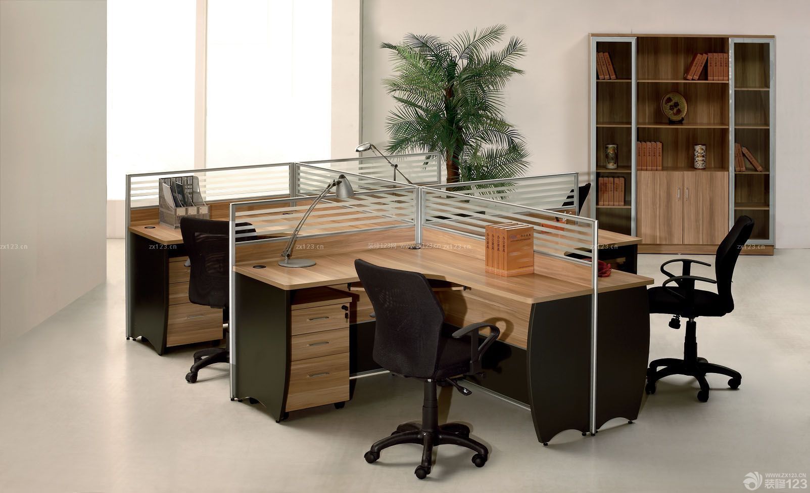 黑色中式风格转椅屏风办公桌装修效果图