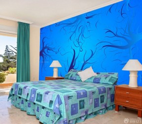 绚丽卧室深蓝色墙面床头柜装修效果图