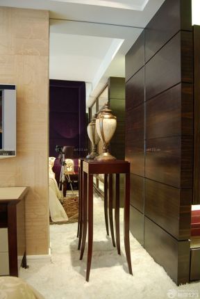 最新个性古典小客厅木质高凳效果图欣赏