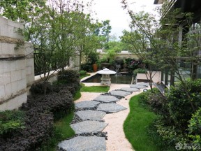 现代简约风格庭院绿化设计图片