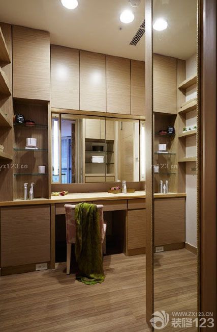 作為一個現代風格的癡迷者，一直覺得現代風格是我們最想要的居家風格，時尚，簡約而不簡單，將現代一些實用且比較美觀的元素融合在我們的新家里面，這樣的新家顯得特別的美，而且很實用。舒適，溫馨。