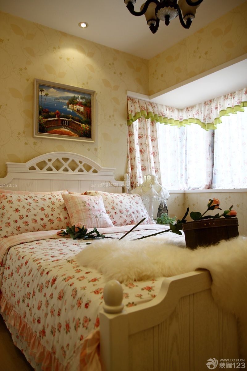美式田园风格卧室窗帘搭配效果图片