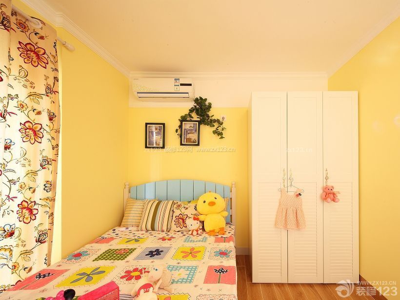 简约风格小卧室实木儿童床设计效果图