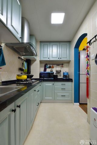 40小跃层厨房蓝色橱柜设计图
