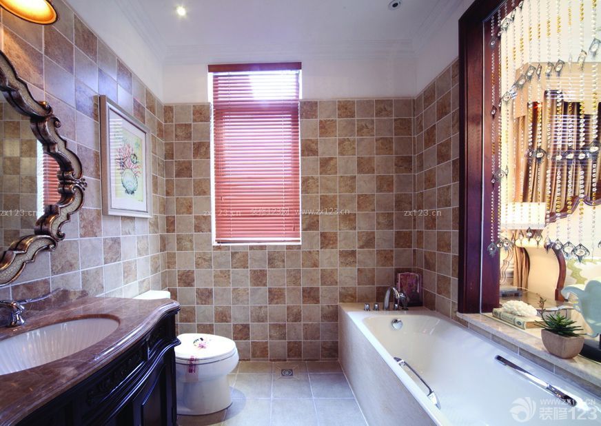 112平米房屋厨房卫生间瓷砖装修效果图