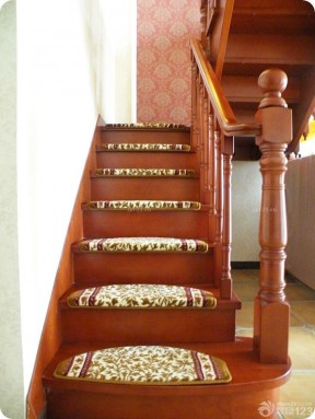 楼梯垫 70平小阁楼