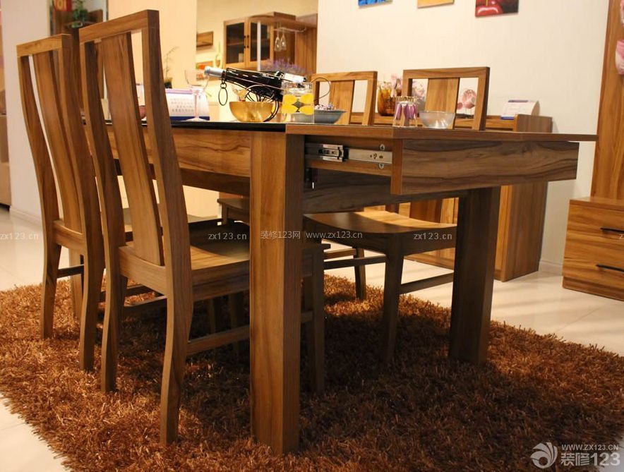 现代中式家装实木折叠餐桌装修案例