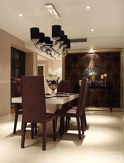 歷時近四個月的時間，我家房子的裝修事宜終于完美落下帷幕。家里的軟裝也是我和媳婦兒精打細算之后才弄回來的。實體店購買。也算是對得起我倆的折騰，最后裝完發(fā)現(xiàn)，前前后后加起來費用大概有17W的樣子。我倆雖然很節(jié)儉，可是很多方面的裝修上還是挺講究的。之前泡了很多論壇，看到大家的經(jīng)驗就是像水管、水龍頭、馬桶之類的是絕對不能省的，絕對不可因小失大。