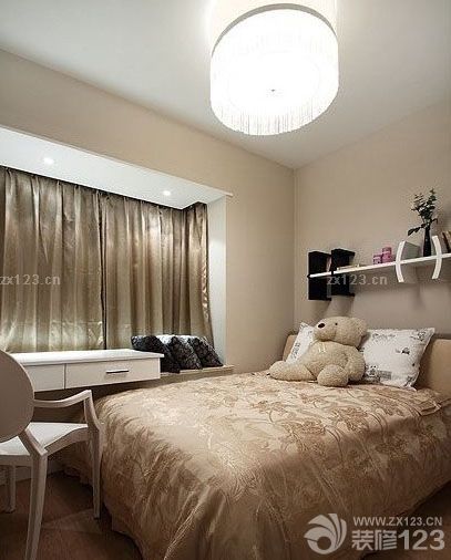 歷時近四個月的時間，我家房子的裝修事宜終于完美落下帷幕。家里的軟裝也是我和媳婦兒精打細算之后才弄回來的。實體店購買。也算是對得起我倆的折騰，最后裝完發(fā)現(xiàn)，前前后后加起來費用大概有17W的樣子。我倆雖然很節(jié)儉，可是很多方面的裝修上還是挺講究的。之前泡了很多論壇，看到大家的經(jīng)驗就是像水管、水龍頭、馬桶之類的是絕對不能省的，絕對不可因小失大。