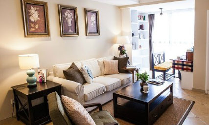 新家開(kāi)始準(zhǔn)備裝修的時(shí)候其實(shí)我們是很緊張的，因?yàn)楹ε聦⑿录已b修得很差，會(huì)導(dǎo)致我們?cè)谝院蟮娜兆永锩鏁?huì)比較麻煩，所以在施工的時(shí)候每一個(gè)細(xì)節(jié)我們都很仔細(xì)的驗(yàn)收，避免返工的事情發(fā)生，也是為了我們能夠更好的裝修出新家。所以在這樣的“高強(qiáng)度”的監(jiān)管下，新家在預(yù)計(jì)的時(shí)間內(nèi)完成了，感覺(jué)還是很不錯(cuò)的，時(shí)尚簡(jiǎn)約的風(fēng)格貫穿整個(gè)新家。