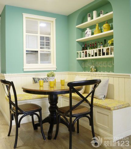 忙碌的城市生活給我們帶來的不僅是更多的壓力，還有喧囂。大自然便成了我們最向往的地方，新家裝飾就是基于回歸自然的感覺開始施工的，這樣的基礎(chǔ)是我們舒適，大自然新家的一個好的開始。在精力了近半年斷斷續(xù)續(xù)的裝修之后，新家才正式竣工，后面軟裝部分是我們親自負責(zé)的，田園家具，更親近大自然的家具材料是我們最喜愛的。這樣也保證了新家的效果達到最好。