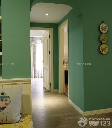 忙碌的城市生活給我們帶來的不僅是更多的壓力，還有喧囂。大自然便成了我們最向往的地方，新家裝飾就是基于回歸自然的感覺開始施工的，這樣的基礎(chǔ)是我們舒適，大自然新家的一個好的開始。在精力了近半年斷斷續(xù)續(xù)的裝修之后，新家才正式竣工，后面軟裝部分是我們親自負責(zé)的，田園家具，更親近大自然的家具材料是我們最喜愛的。這樣也保證了新家的效果達到最好。