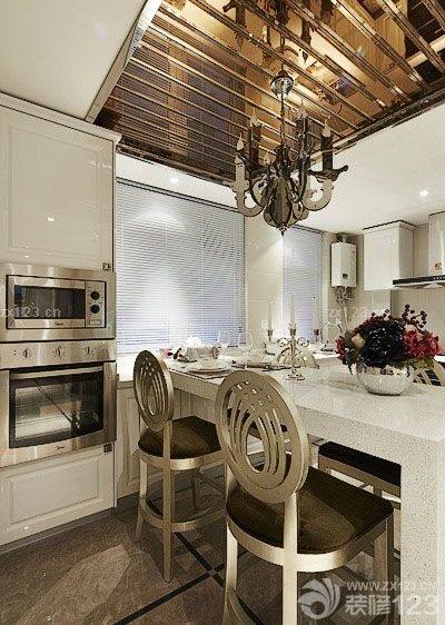 一直比較喜歡古典的風(fēng)格，這也就是我選擇設(shè)計(jì)的一個(gè)因素，一直想設(shè)計(jì)出一套屬于自己的歐式風(fēng)格的家，這個(gè)夢想在今天得以實(shí)現(xiàn)了，這樣的結(jié)果就是在很多時(shí)候我們不得不親自參與一些裝修的步驟，例如在很多時(shí)候我們要參與材料的選擇，還有最有意義的就是我們自己刷的油漆，家具的選擇也決定了整個(gè)裝修出來最后的效果是很不錯(cuò)的。