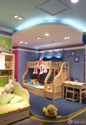 10平米儿童房实木高低床设计图片