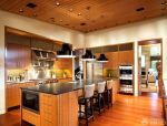 美式别墅厨房实木整体橱柜设计效果图片