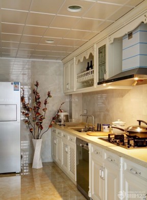欧式风格厨房铝板吊顶装修案例