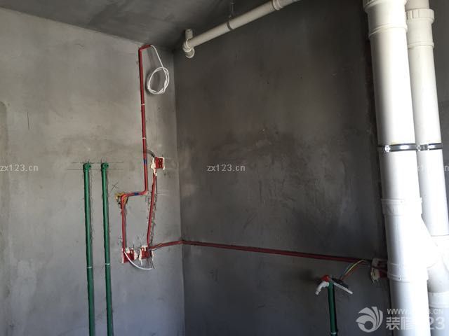裝修進(jìn)入到水電部分了，感覺比之前的狀態(tài)要好一些，雖然聽說接下來會更加的累一點，不過在很多時候我們還是能夠應(yīng)付的，為了美麗的新家。