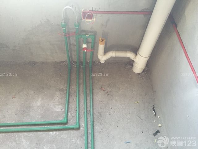 裝修進(jìn)入到水電部分了，感覺比之前的狀態(tài)要好一些，雖然聽說接下來會更加的累一點，不過在很多時候我們還是能夠應(yīng)付的，為了美麗的新家。