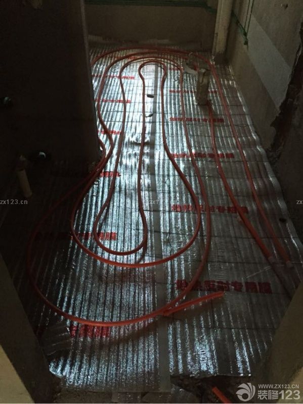 裝修進(jìn)入到水電部分了，感覺比之前的狀態(tài)要好一些，雖然聽說接下來會更加的累一點，不過在很多時候我們還是能夠應(yīng)付的，為了美麗的新家。