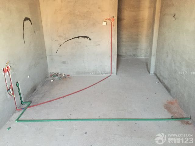 裝修進(jìn)入到水電部分了，感覺比之前的狀態(tài)要好一些，雖然聽說接下來會更加的累一點，不過在很多時候我們還是能夠應(yīng)付的，為了美麗的新家。