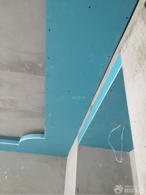 木工階段了，不知不覺新家越來越有樣子了，越來越期待新家的樣子了。所以我們已經(jīng)忘記了在裝修時候的辛苦了，材料方面是師傅推薦的，我們只是去看了看，質(zhì)量還是很不錯的，因為師傅為人老實，所以我們還是很煩心的。