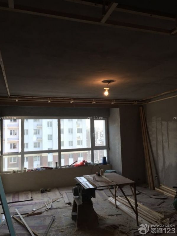 木工階段了，不知不覺新家越來越有樣子了，越來越期待新家的樣子了。所以我們已經(jīng)忘記了在裝修時候的辛苦了，材料方面是師傅推薦的，我們只是去看了看，質(zhì)量還是很不錯的，因為師傅為人老實，所以我們還是很煩心的。