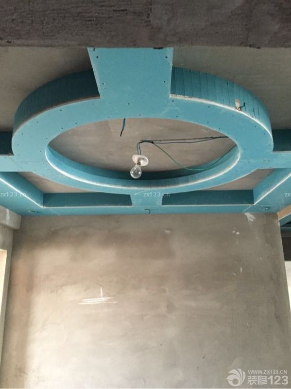 木工階段了，不知不覺新家越來越有樣子了，越來越期待新家的樣子了。所以我們已經(jīng)忘記了在裝修時候的辛苦了，材料方面是師傅推薦的，我們只是去看了看，質(zhì)量還是很不錯的，因為師傅為人老實，所以我們還是很煩心的。