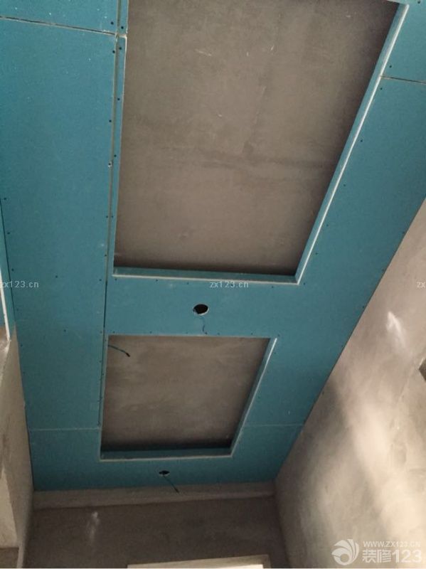 木工階段了，不知不覺新家越來越有樣子了，越來越期待新家的樣子了。所以我們已經(jīng)忘記了在裝修時候的辛苦了，材料方面是師傅推薦的，我們只是去看了看，質(zhì)量還是很不錯的，因為師傅為人老實，所以我們還是很煩心的。