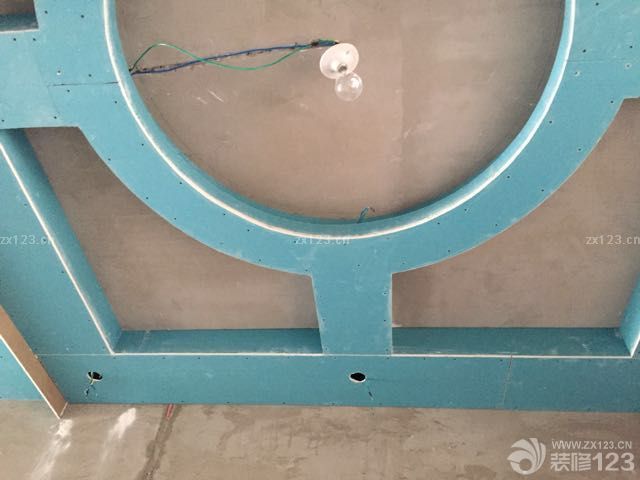 木工階段了，不知不覺新家越來越有樣子了，越來越期待新家的樣子了。所以我們已經(jīng)忘記了在裝修時候的辛苦了，材料方面是師傅推薦的，我們只是去看了看，質(zhì)量還是很不錯的，因為師傅為人老實，所以我們還是很煩心的。