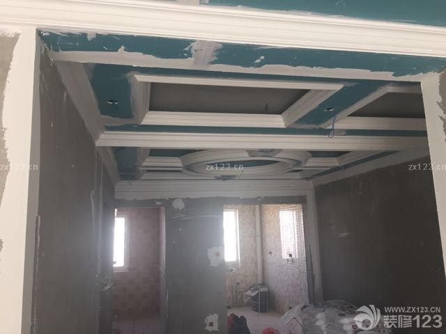 因為考慮到我們家里人健康的問題，所以在油漆方面我們很多時候是選擇的健康，環(huán)保的品牌，所以在選擇的時候花的時間會比較多一點，價格雖然是高一點，但是都是還好，可以接受的。畢竟為了自己的健康。