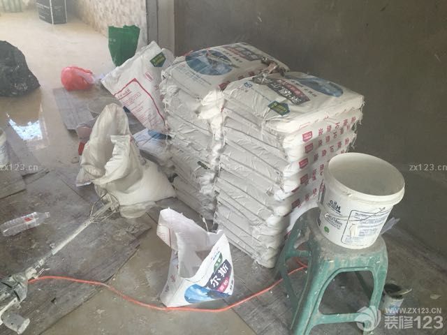 因為考慮到我們家里人健康的問題，所以在油漆方面我們很多時候是選擇的健康，環(huán)保的品牌，所以在選擇的時候花的時間會比較多一點，價格雖然是高一點，但是都是還好，可以接受的。畢竟為了自己的健康。