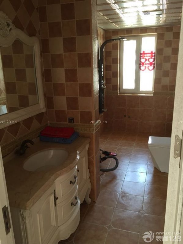 終于等到新家裝修竣工的時候了，整個裝修的過程是很辛苦的，但是結(jié)果卻是很溫馨的，因為之前在裝修開始的 時候選擇對了裝修師傅，所以我們的施工過程還是很順利，沒有出現(xiàn)返工的事情出現(xiàn)，很多時候我們都是將精力放在了采購材料和準(zhǔn)備下一個工序上面，新家裝修完成了，整體花費下來是14萬左右，還是很滿意的。