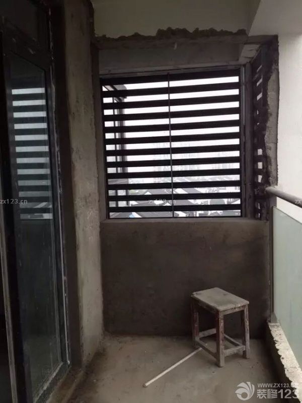 新年第一天就開工，為的就是圖個吉利，開工的時候每個師傅發(fā)了一個紅包，為的就是喜慶，都是為了將新家裝扮得更好一點，先來看看前期的圖片吧。