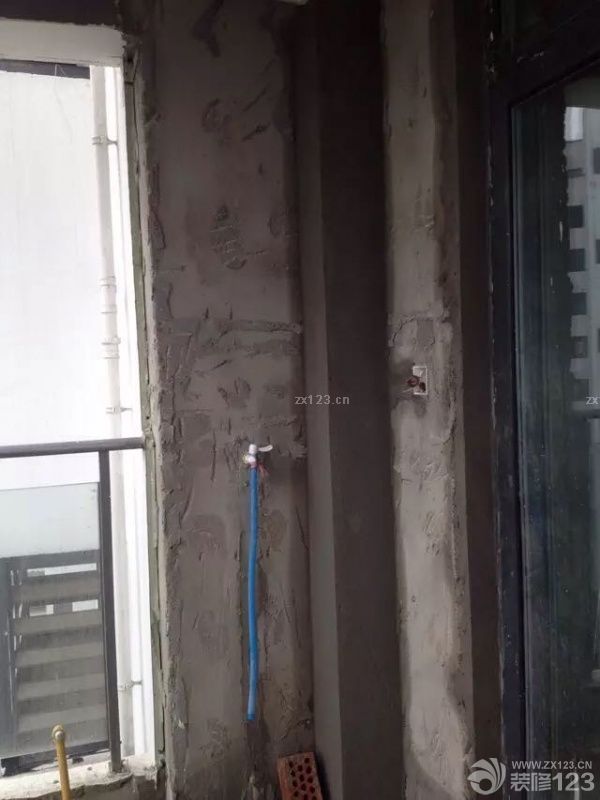 新年第一天就開工，為的就是圖個吉利，開工的時候每個師傅發(fā)了一個紅包，為的就是喜慶，都是為了將新家裝扮得更好一點，先來看看前期的圖片吧。