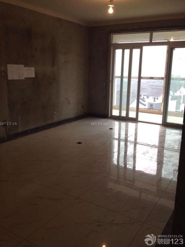 終于等到新家硬裝竣工這一天了，雖然過程是辛苦的，但是結(jié)果是很美好的，新家的樣子是我們理想中那樣的溫馨，所以這之前的付出都是值得的，溫馨的新家讓我們已經(jīng)忘記了裝修的辛苦。