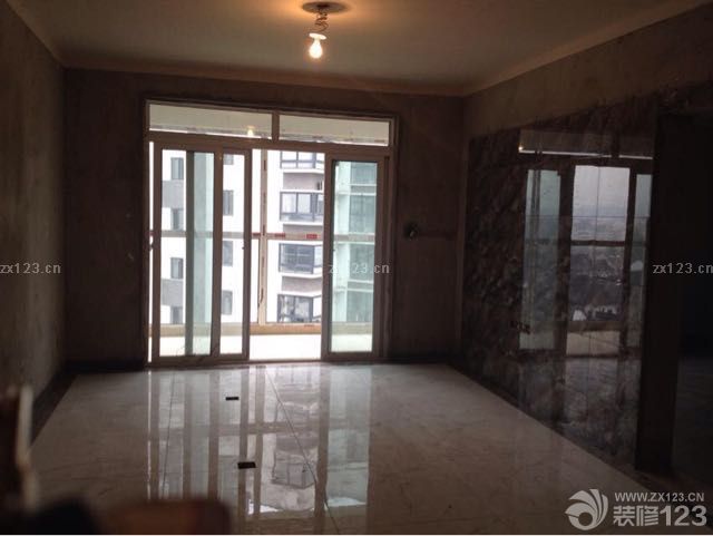 終于等到新家硬裝竣工這一天了，雖然過程是辛苦的，但是結(jié)果是很美好的，新家的樣子是我們理想中那樣的溫馨，所以這之前的付出都是值得的，溫馨的新家讓我們已經(jīng)忘記了裝修的辛苦。