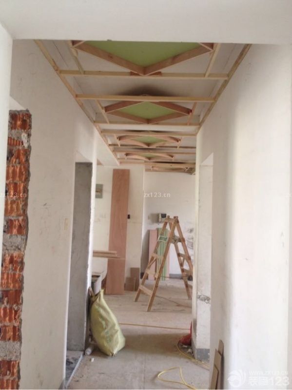 進入到木工階段，就是意味著裝修已經(jīng)過了三分之二了，越來越期待新家的樣子了，看到新家初具雛形的樣子，心里很是喜悅啊。